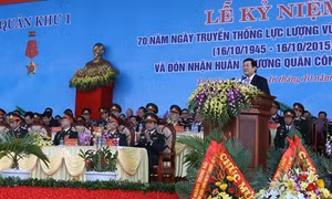 Chủ tịch nước Trương Tấn Sang trao Huân chương Quân công hạng Nhất cho Lực lượng vũ trang Quân khu 1