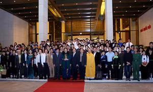 Phó Chủ tịch Quốc hội Tòng Thị Phóng gặp mặt học sinh, sinh viên dân tộc thiểu số đạt thành tích cao trong học tập