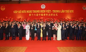 Tổng Bí thư Nguyễn Phú Trọng và Tổng Bí thư, Chủ tịch Trung Quốc Tập Cận Bình gặp gỡ đại biểu thanh niên hai nước Việt-Trung