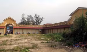 Tỉnh nghèo xây chợ... bỏ hoang