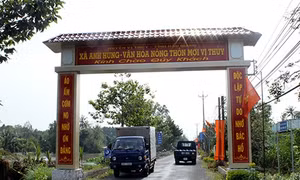 Niềm vui xã anh hùng