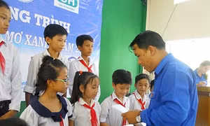 Hậu Giang: Chung tay chăm lo cho học sinh nghèo