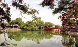 Nắng đẹp trên cả nước trong ngày khai giảng