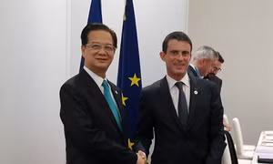 Thủ tướng Nguyễn Tấn Dũng hội đàm với Thủ tướng Pháp Manuel Valls