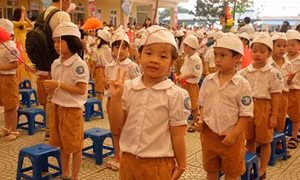 Phụ huynh phải vào cuộc với nạn “lạm thu”