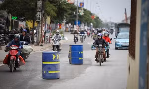 Phân làn đường bằng thùng phuy: "Sáng kiến" chỉ có ở Hà Nội