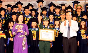 Hà Nội tuyên dương 98 thủ khoa xuất sắc năm 2015