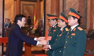 Chủ tịch nước Trương Tấn Sang trao Quyết định thăng hàm Thượng tướng cho 3 sỹ quan quân đội cấp cao