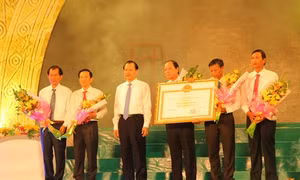 Phó Thủ tướng Vũ Văn Ninh dự lễ công nhận thị xã Ngã Bảy (Hậu Giang) đạt chuẩn nông thôn mới