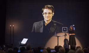 Cựu nhân viên tình báo Mỹ Edward Snowden nhận giải thưởng Bjornson của Na Uy