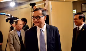 Tòa án Phnom Penh ra lệnh bắt giam ông Sam Rainsy