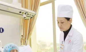 Phó Giáo sư, Tiến sĩ Lê Thu Hà- nữ Trung tướng đầu tiên của QĐND Việt Nam