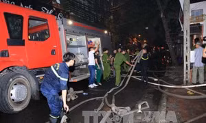 Dập tắt vụ cháy ở Khu tập thể Trần Quốc Toản