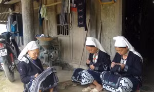 Phát triển nghề thêu thổ cẩm của dân tộc Dao tiền
