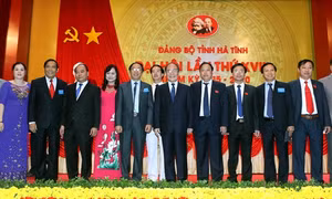 Chủ tịch Quốc hội Nguyến Sinh Hùng dự và chỉ đạo Đại hội Đảng bộ tỉnh Hà Tĩnh lần thứ XVIII