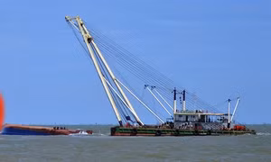 Trục vớt tàu Hoàng Phúc 18