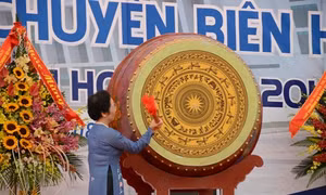 Phó Chủ tịch nước Nguyễn Thị Doan dự Lễ khánh thành và khai giảng Trường THPT chuyên Biên Hòa- Hà Nam