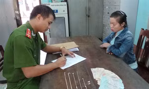 Bắt giữ đối tượng giả làm người nhà học sinh vào trường học lừa đảo