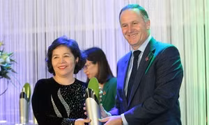 Thủ tướng New Zealand trao giải thưởng cho Tổng Giám đốc Vinamilk
