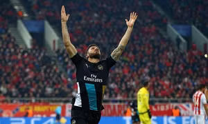 Giroud rực sáng, Arsenal lách khe cửa hẹp vào vòng knock-out