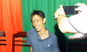Đôi vợ chồng bỏ trốn khỏi đồn công an, khống chế con tin
