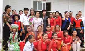 Phó Chủ tịch nước Nguyễn Thị Doan dự lễ khánh thành nhà ở nội trú trường Thuần Mang (Bắc Kạn)