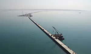 Nga khẩn trương xây cầu nối liền bán đảo Crimea
