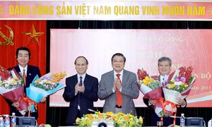Trao Quyết định phân công ông Nguyễn Văn Thông làm Phó Trưởng Ban Nội chính Trung ương