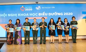 Điều dưỡng ngành quân y chưa cân đối về cơ cấu