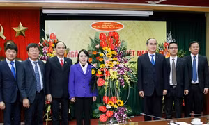 Đồng chí Nguyễn Thiện Nhân chúc mừng ngành y tế nhân Ngày Thầy thuốc Việt Nam