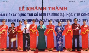 Chủ tịch Quốc hội Nguyễn Thị Kim Ngân cắt băng khánh thành Trụ sở mới Trường Đại học Y tế công cộng