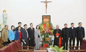 Trưởng Ban Dân vận Trung ương chúc Tổng Giám mục Tổng Giáo phận Hà Nội nhân dịp lễ Giáng sinh