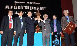 Chủ tịch nước đề nghị Hội Khoa học Lịch sử Việt Nam sớm hoàn thành bộ “quốc sử”