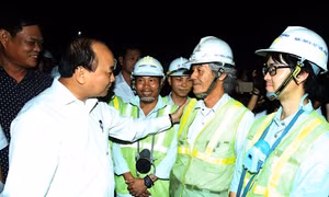 Thủ tướng Nguyễn Xuân Phúc thăm công trình hầm Đèo Cả