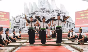 Rộn ràng Ngày hội 'Toàn dân bảo vệ an ninh Tổ quốc' trên quê hương Mường Phăng lịch sử