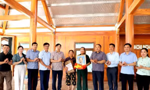 Những mái ấm giữa đá núi biên cương