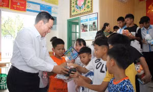 Tháng Hành động vì trẻ em: Ưu tiên nguồn lực chăm lo cho trẻ đặc biệt khó khăn
