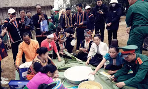 Ấm áp chương trình “Bánh chưng xanh – Tết vì người nghèo” năm 2025 tại Làng Văn hoá – Du lịch các dân tộc Việt Nam