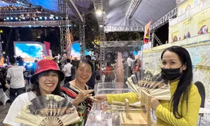 Ngập tràn sắc màu Lễ hội Du lịch Hà Nội bên hồ Hoàn Kiếm