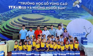 Kết nối điểm trường vùng cao biên giới Nậm Pồ với thế giới tri thức