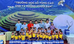 Kết nối điểm trường vùng cao biên giới Nậm Pồ với thế giới tri thức