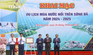 Sông Đà mùa nước nổi: Bứt phá du lịch ở Mường Lay