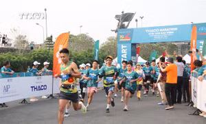 Gần 2.000 vận động viên tham dự giải Thaco Marathon vì an toàn giao thông - Điện Biên Phủ 2024