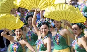 Sôi động Carnaval Thu Hà Nội trên phố đi bộ hồ Hoàn Kiếm