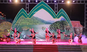 Nhiều hoạt động đặc sắc trong chương trình "Sắc thu hồ Ba Bể" năm 2023
