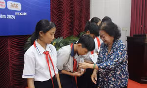 Tiếp bước cho học sinh dân tộc thiểu số tại Bình Thuận đến trường