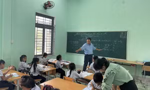 Ngày Nhà giáo Việt Nam 20/11: Cha và con thầy giáo cùng hành trình "gieo chữ" nơi vùng cao Trà Bồng