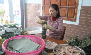 Làng bánh chưng Vĩnh Hòa vào vụ Tết