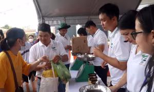 Kiên Giang: Đổi rác lấy quà trong "Ngày hội sống xanh"