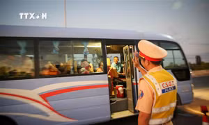 "Xuyên đêm, xuyên Tết" làm nhiệm vụ​